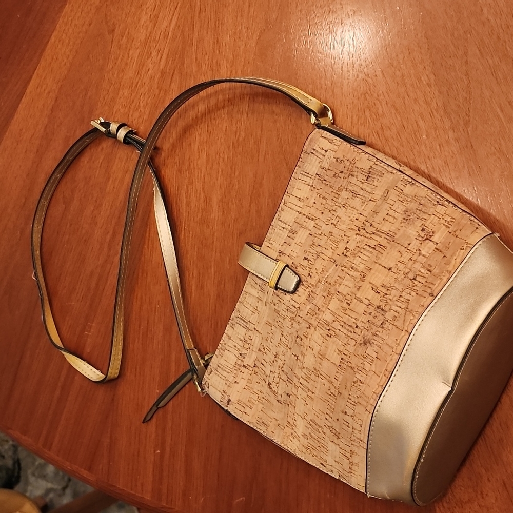 Crown & Ivy cork and gold vegan leather crossbody! LIKE NEW!!